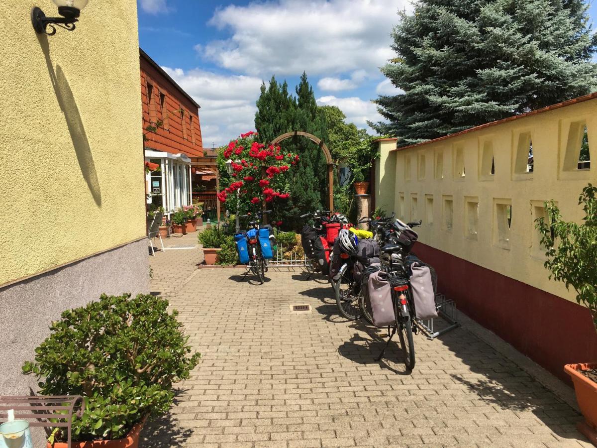 Pension Luisenhof Tangermünde Buitenkant foto